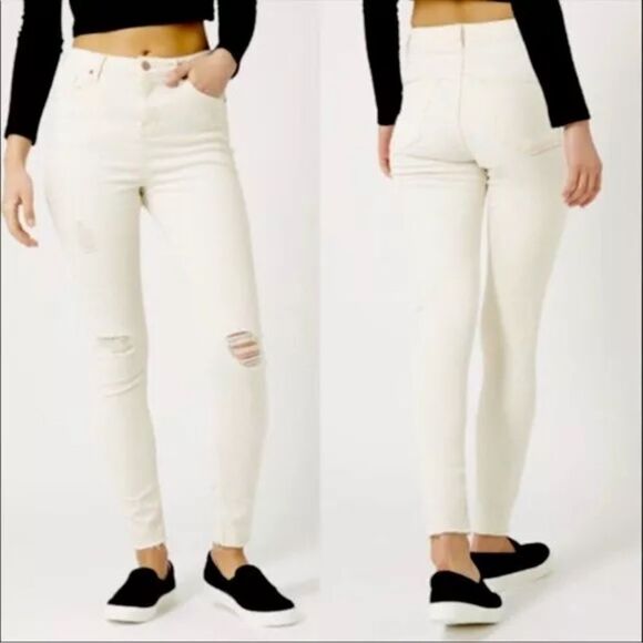 Topshop White Jamie Moto Distressed High-Rise Skinny Jeans

Product Details - Picture 4 of 9